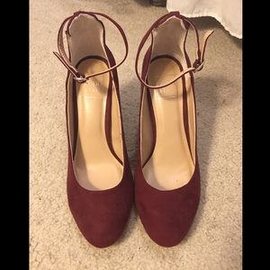 Red/maroon close toed heels